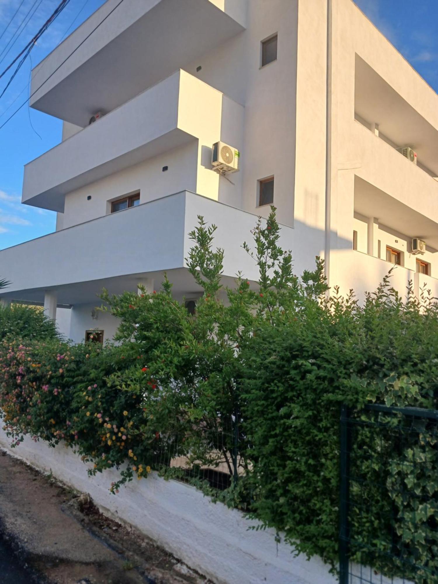 Hergi * Sarandë